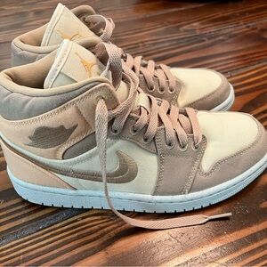 Women’s Air Jordan 1 Mid SE “Canvas Khaki” Muslin/Desert/gold size 7